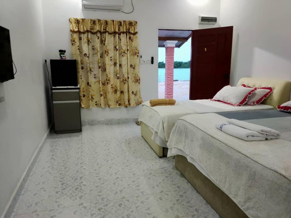 Roomstay Tokbah Demuara Kuala Besut Kampung Kuala Besut Exterior foto